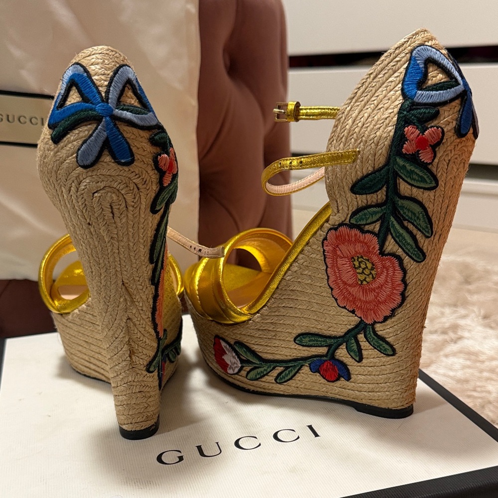 Gucci Gold Wedges with Floral Embroidery - Picture 5 of 9